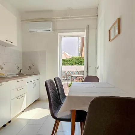 Apartamento Adila 4 *