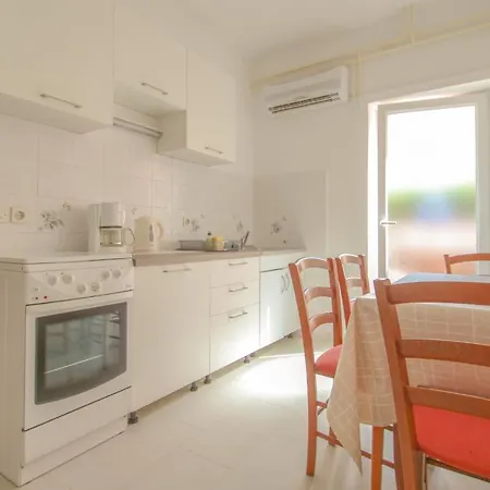 Adila 4 Apartment