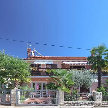 Apartment Adila 4 *