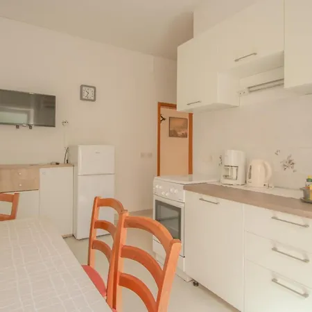 Adila 4 Apartment *