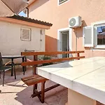 Adila 4 Apartment
