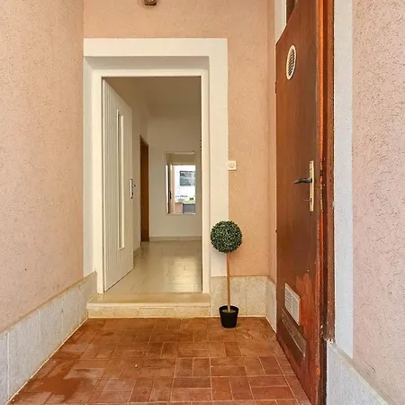 Appartamento Adila 4 *